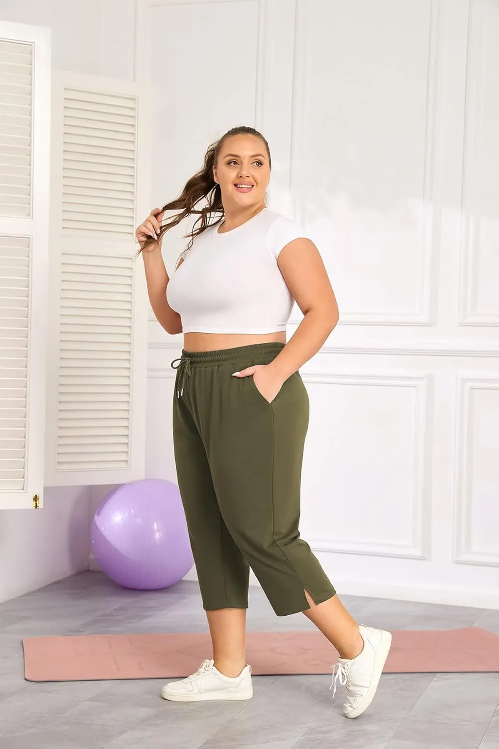 Plus Size Capri Pants for Women Loose Fit Yoga Pants with Pockets Workout Activewear Sweatpants